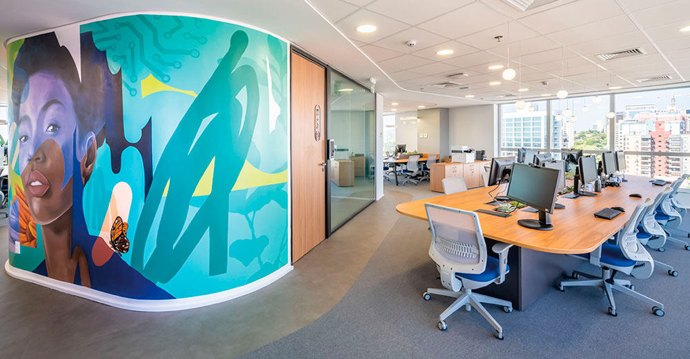 Projeto de mobiliário corporativo Sulgás com as Linhas Order e Staff da Bortolini