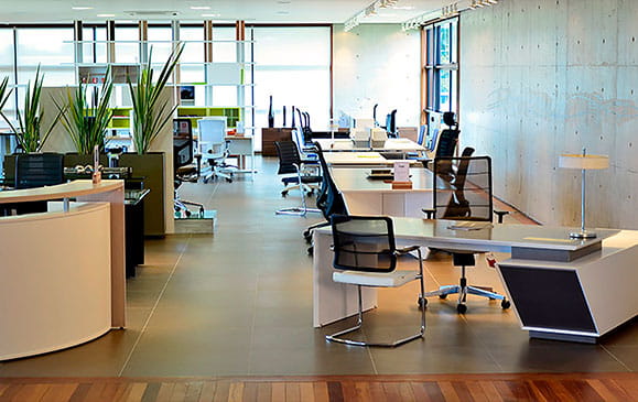 Sala de reunião com mobiliário corporativo da Matriz Office – slide 3